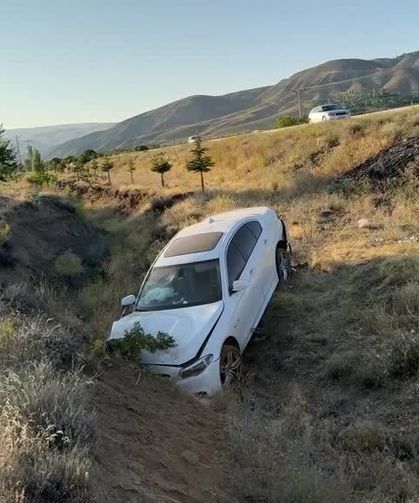Şarampole devrilen otomobilde 6 yaralı