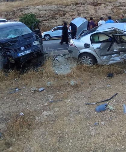 Mardin’de iki otomobil çarpıştı: 9 yaralı