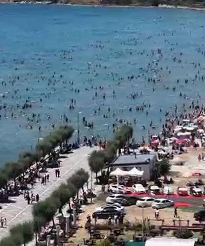 Sıcaklar bastırdı, halk plajı doldu taştı