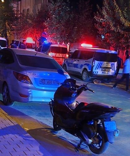 Akrabaların kavgasında 1’i polis 4 yaralı