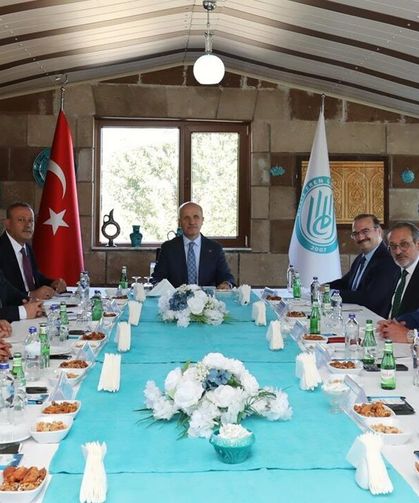 Rektör Eronat, Ahlat’ta istişare toplantısında