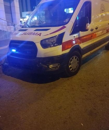 Ambulans ile otomobil çarpıştı