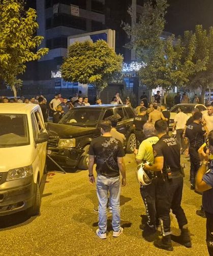 "Dur" ihtarına uymadı, 3 araca çarptı