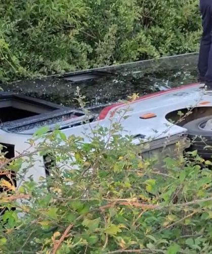 Halk otobüsü devrildi: 15 kişi yaralandı