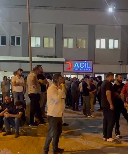Otomobilin çarptığı 2 genç yaşamını yitirdi