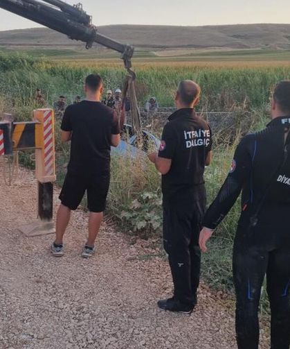 Diyarbakır’da otomobil su kanalına uçtu, sürücüsü sağ kurtarıldı