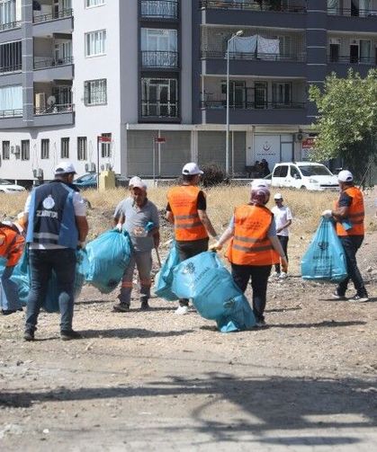 DEM Partili belediyelerin başlattığı temizlik kampanyası sürüyor