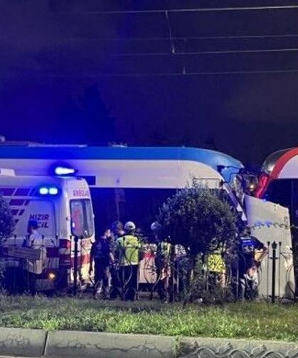 Tramvaylar çarpıştı: 9 yaralı