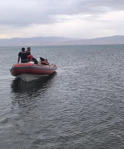 Van Gölü’nde facianın eşiğinden dönüldü: 3 kişi kurtarıldı