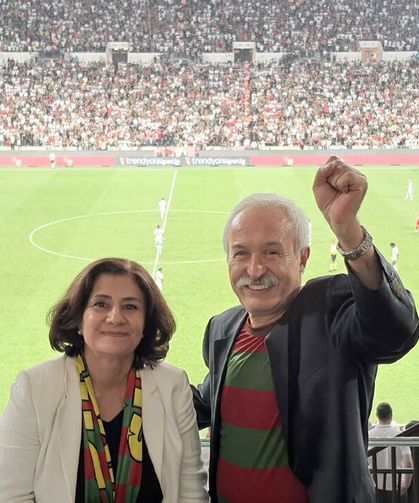 Mızraklı yedi yıl sonra Amedspor tribününde