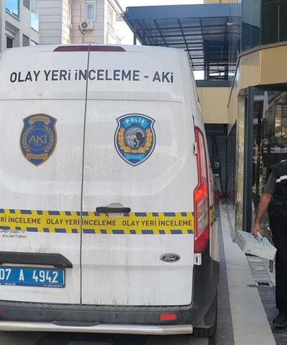 Rus uyruklu turist konakladığı otelin koridorunda ölü bulundu