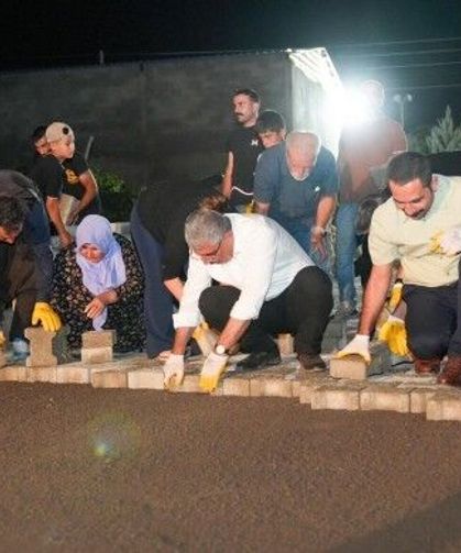 Diyarbakır Bağlar'da belediye ve halk el ele yol yapımında