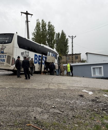 Şırnak'ta yolcu otobüsü eve çarptı: 1 ölü 14 yaralı