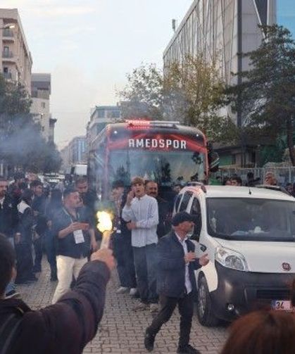 Amedspor otobüsüne Van’da coşkulu karşılama