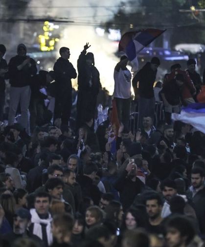 Sırbistan’da Öğrenci Listesi’nden seçim zaferi kutlaması
