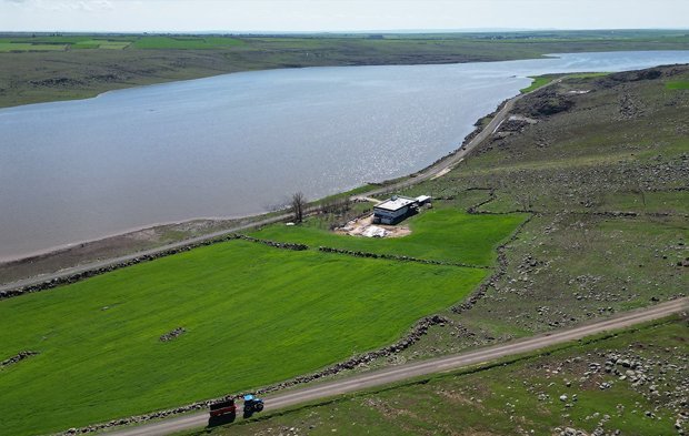Baraj gölü doldu, çiftçinin yüzü güldü