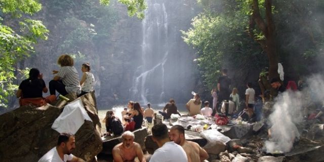 Şeyhandede dolup taşıyor
