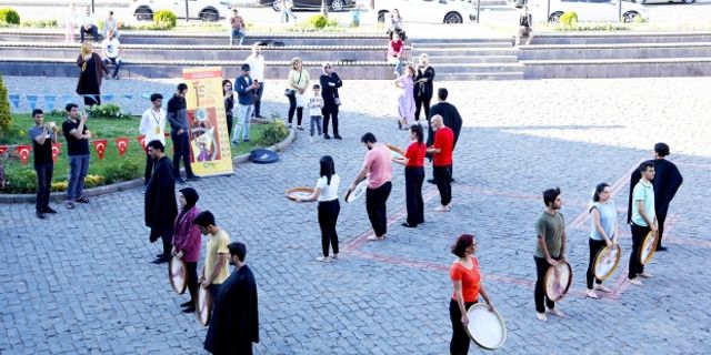 Genç sanatçılardan Keçi Burcu’nda tiyatro gösterisi