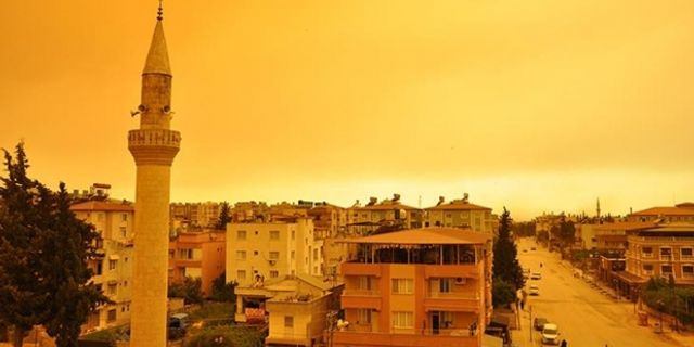 Gökyüzü kızıla büründü!  "Dışarı çıkmayın" uyarısı