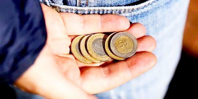 DİSK: Asgari ücretli öğün  başına 6.8 lira ayırabiliyor