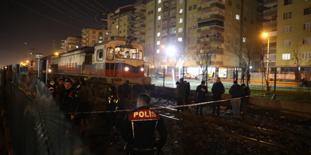 Diyarbakır'da yük treninin çarptığı kişi hayatını kaybetti