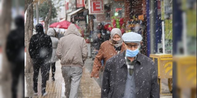 Elazığ’da uzun süredir beklenen kar yağışı başladı