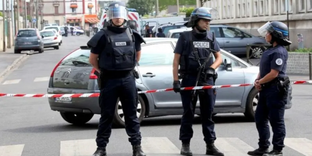 Paris'te bıçaklı saldırı: 6 yaralı