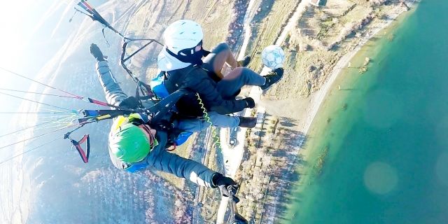 Yerden 350 metre yükseklikte top sektirdi