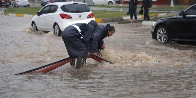 Diyarbakır'a 3 günde 1 aylık yağış düştü (VİDEO)