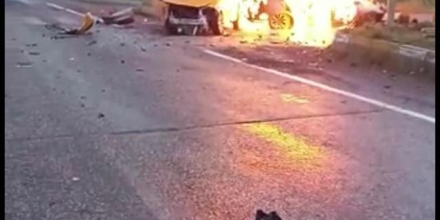 Diyarbakır'da otomobiller kavşakta çarpıştı: 8 yaralı