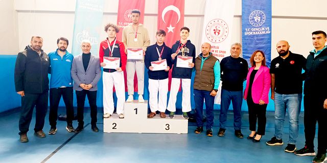 Bitlis’te karate turnuvası yapıldı