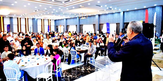 Vali Su, gençlerle iftar yaptı