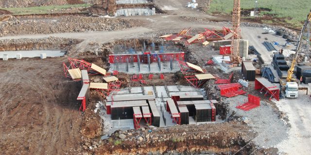 Oğlaklı’da konutların temeli yükseliyor
