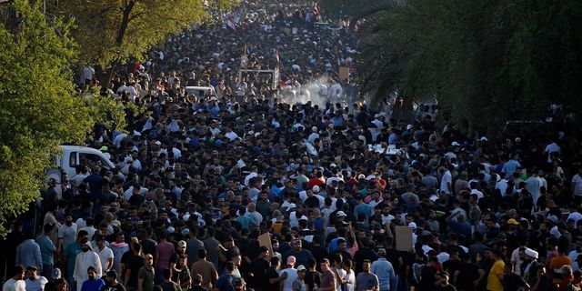 Bağdat’ta binlerce kişi İsveç’te Kur’an’ın yakılmasını protesto etti