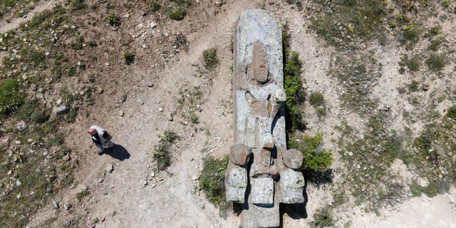 3 bin 500 yıldır yerde yatan dünyanın en büyük anıtı ayağa kaldırılacağı günü bekliyor