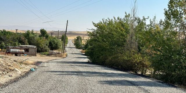 Diyarbakır'ın kırsal mahallelerinde yol çalışmaları sürüyor