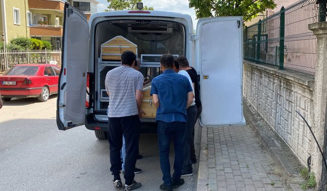 Yalnız yaşayan 64 yaşındaki Ferruh Gençtürk evinde ölü bulundu