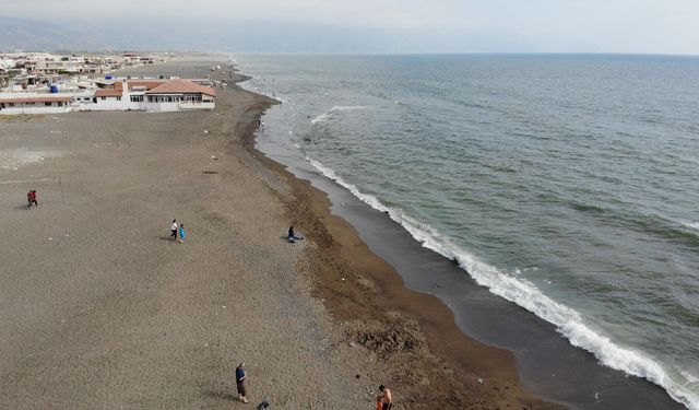 Hatay'ın 14 kilometrelik plajı bu bayram boş kaldı