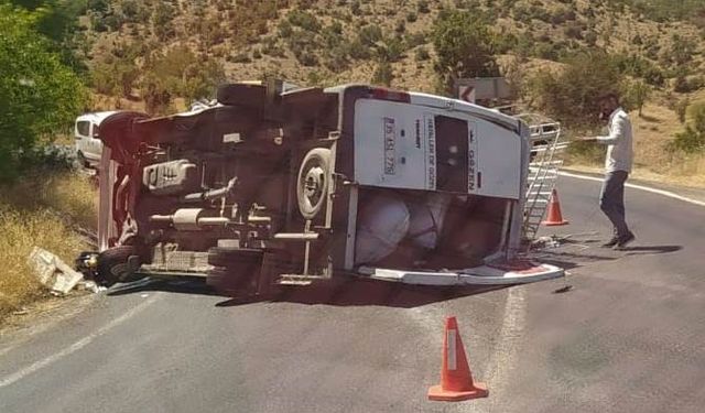 Lice'de minibüs devrildi: 10 yaralı