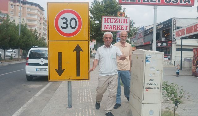 Silvan’da yeni yapılan kaldırımlarda yürümek zorlaştı