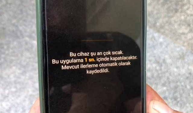 Aşırı sıcaklar cep telefonlarını çalışamaz hale getirdi, vatandaşları bunalttı