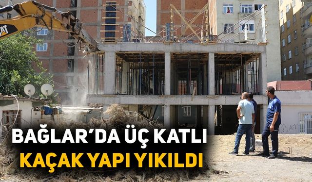Bağlar’da üç katlı kaçak yapı yıkıldı