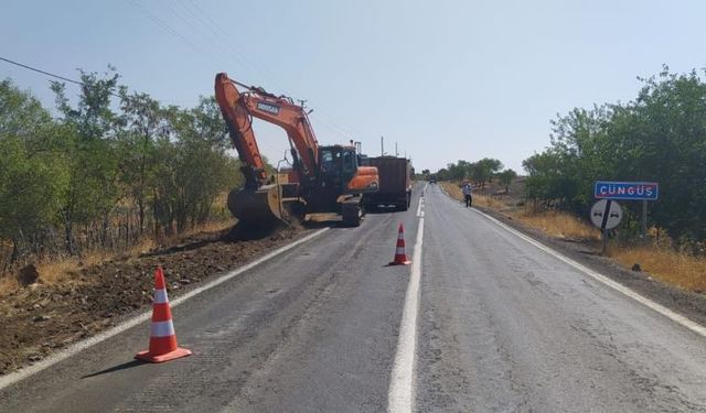 Çüngüş-Çermik arasında yol genişletme çalışması başladı