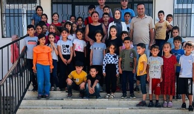 Sanatçı Bakay’dan, Çermik’teki öğrencilere kırtasiye yardımı