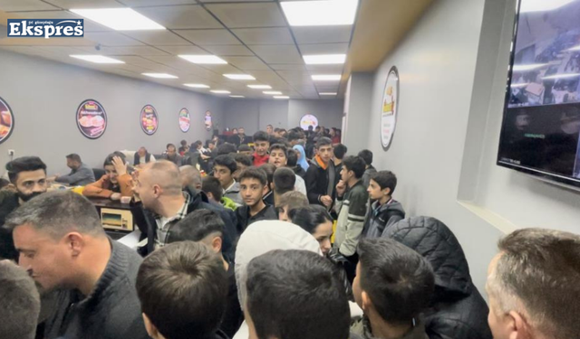 Yüksekova’da bedava dürüm izdihamı