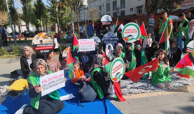 Kadınlar, Filistin için oturma eylemi başlattı