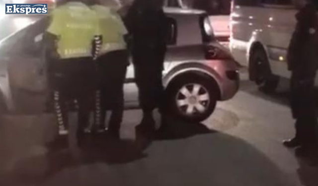  Araçta uyuyakaldı trafiği felç etti