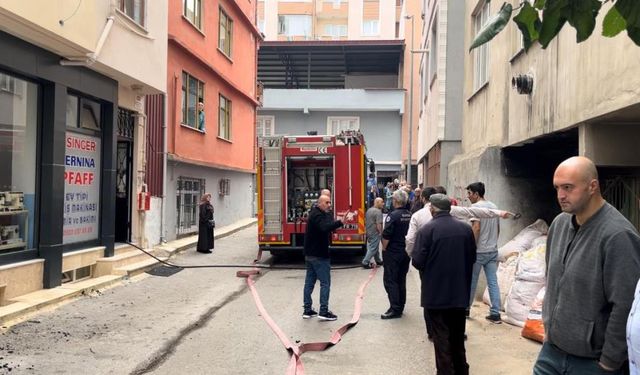 Sinir krizi geçirdi, ailesinin bulunduğu evi yaktı