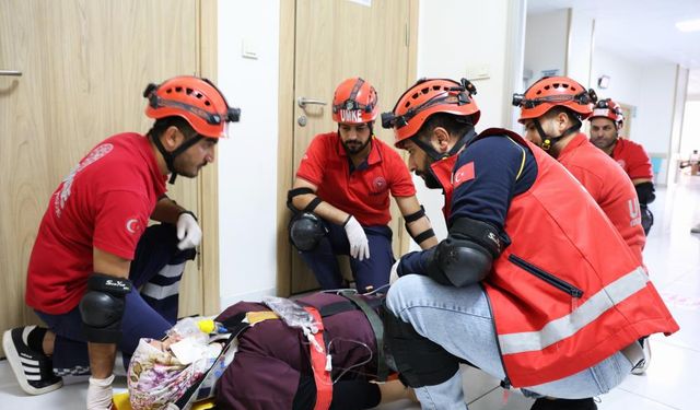 Elazığ’da gerçeği aratmayan deprem tatbikatı