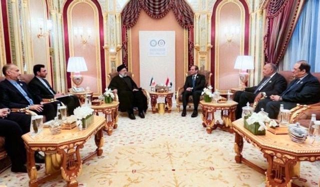 İran Cumhurbaşkanı Reisi, Mısır Cumhurbaşkanı Sisi ile görüştü